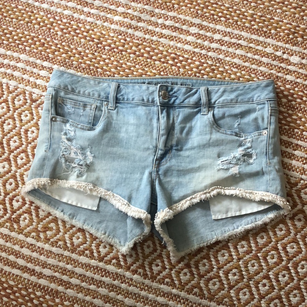 SOLD ❌AE light wash eyelet trim shortie jean